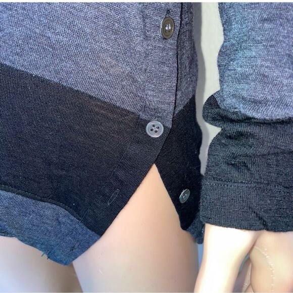 Theory brand lightweight long sleeve gray & black with side button details SZ M - Picture 7 of 8